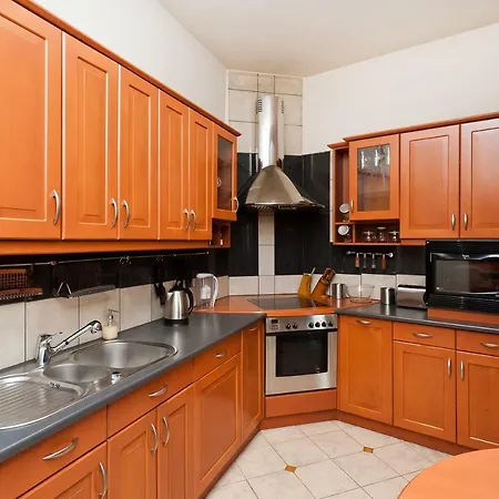 Spacious And Bright *