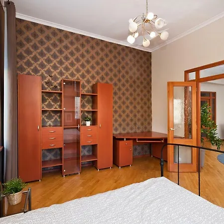 Spacious And Bright Διαμέρισμα